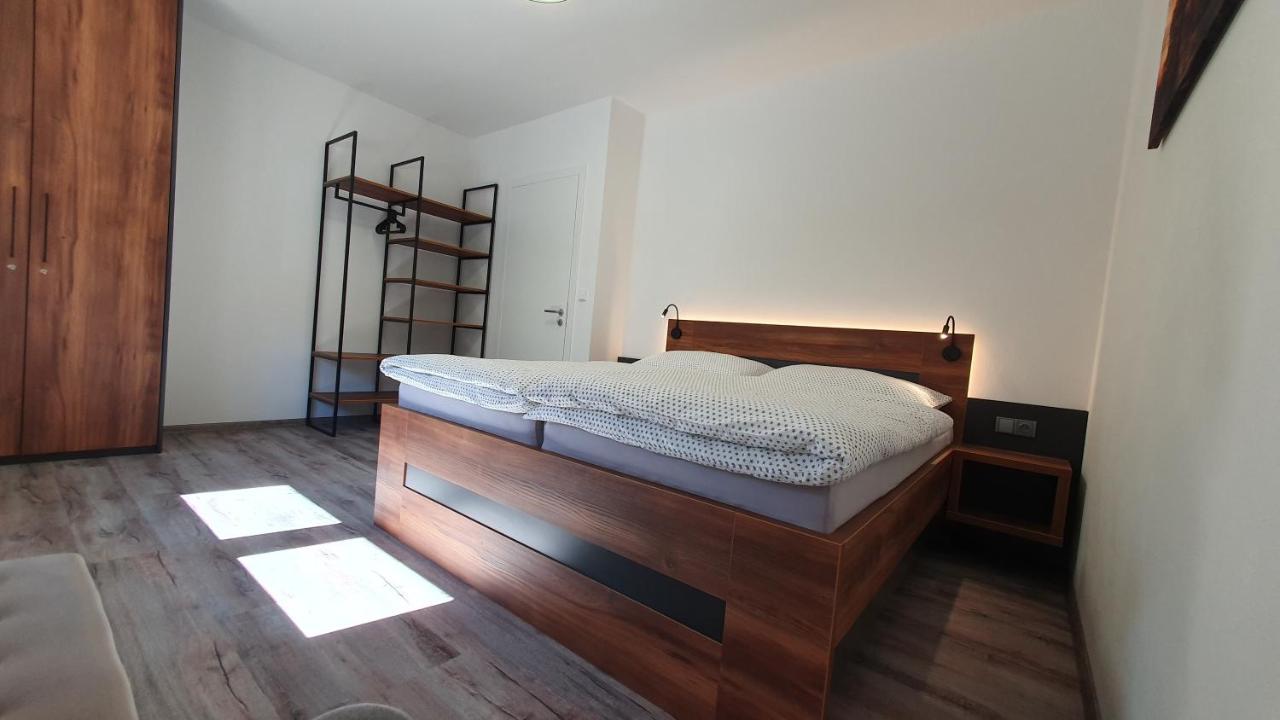 Leny, Apartment *