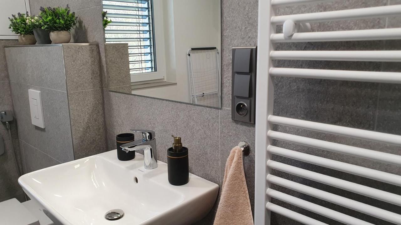Leny, Apartment Dolni Morava